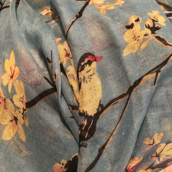 Beautiful Scarf - Picture 6 of 7